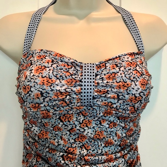 One Pc. swimsuit. Size 8. Great pre-loved condition. - Picture 3 of 7